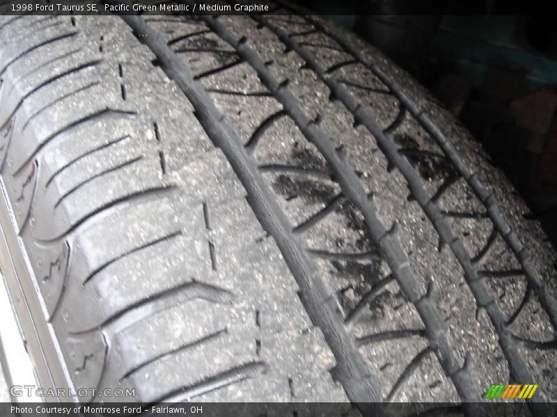 Pacific Green Metallic / Medium Graphite 1998 Ford Taurus SE
