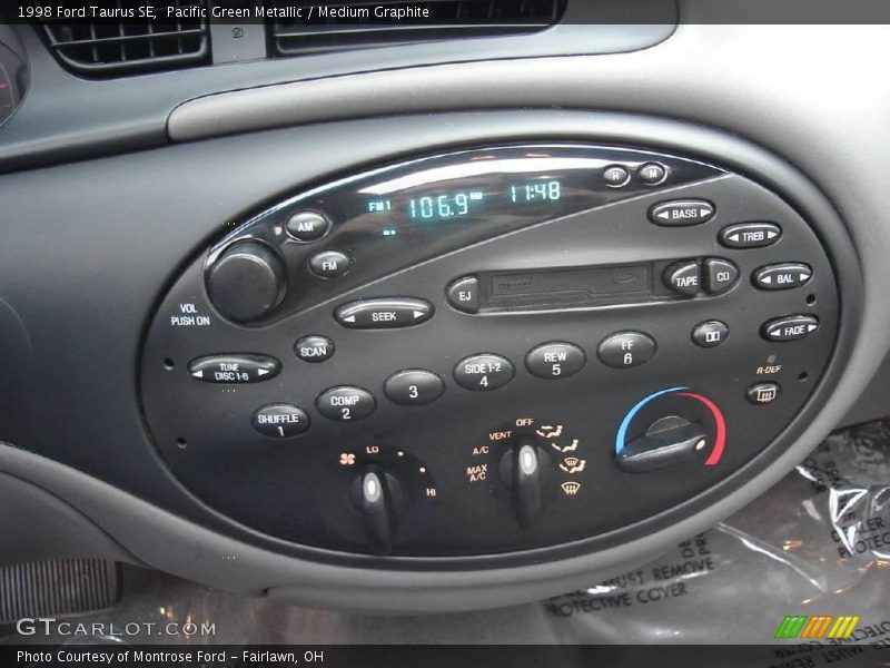 Pacific Green Metallic / Medium Graphite 1998 Ford Taurus SE