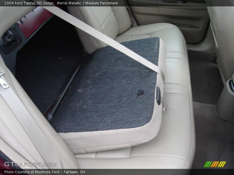 Merlot Metallic / Medium Parchment 2004 Ford Taurus SES Sedan