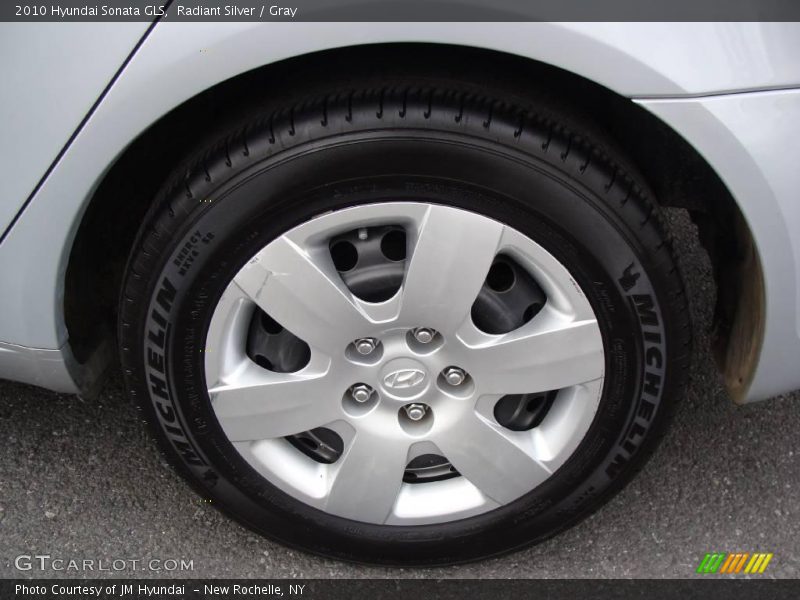 Radiant Silver / Gray 2010 Hyundai Sonata GLS
