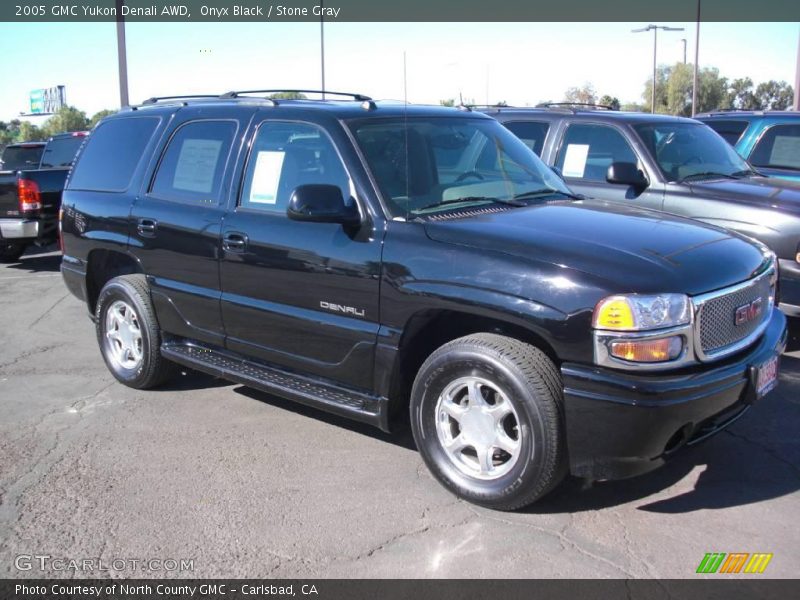 Onyx Black / Stone Gray 2005 GMC Yukon Denali AWD