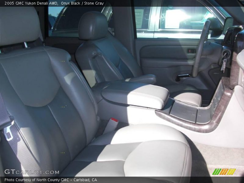 Onyx Black / Stone Gray 2005 GMC Yukon Denali AWD