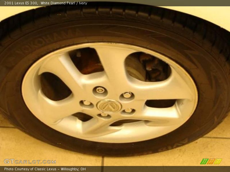 White Diamond Pearl / Ivory 2001 Lexus ES 300