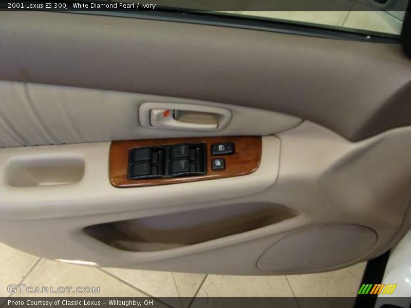 White Diamond Pearl / Ivory 2001 Lexus ES 300
