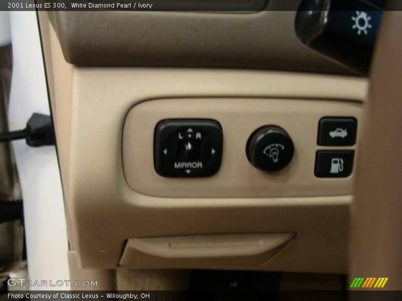 White Diamond Pearl / Ivory 2001 Lexus ES 300
