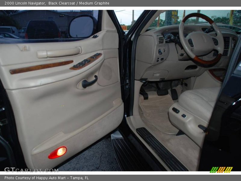 Black Clearcoat / Medium Graphite 2000 Lincoln Navigator