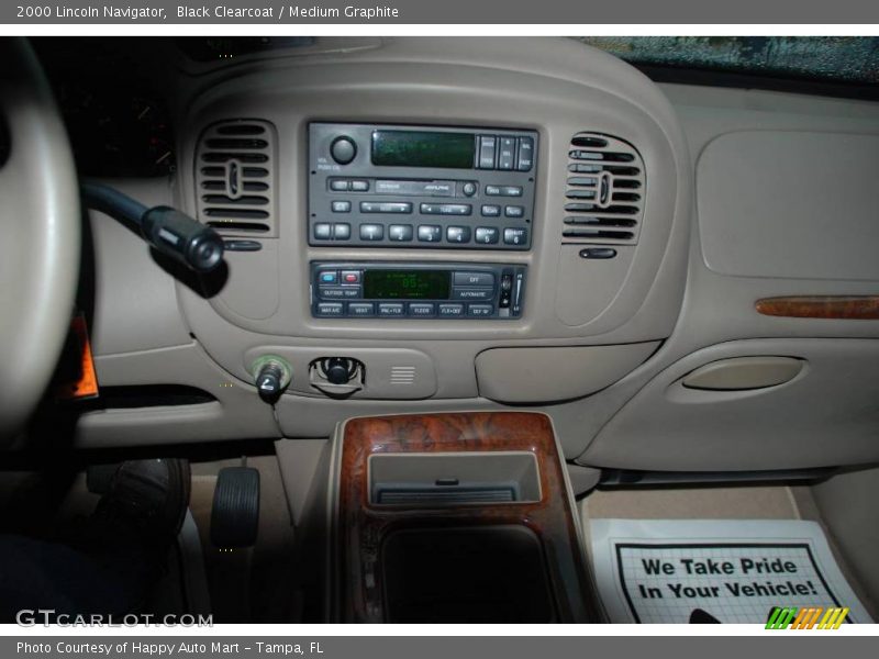 Black Clearcoat / Medium Graphite 2000 Lincoln Navigator