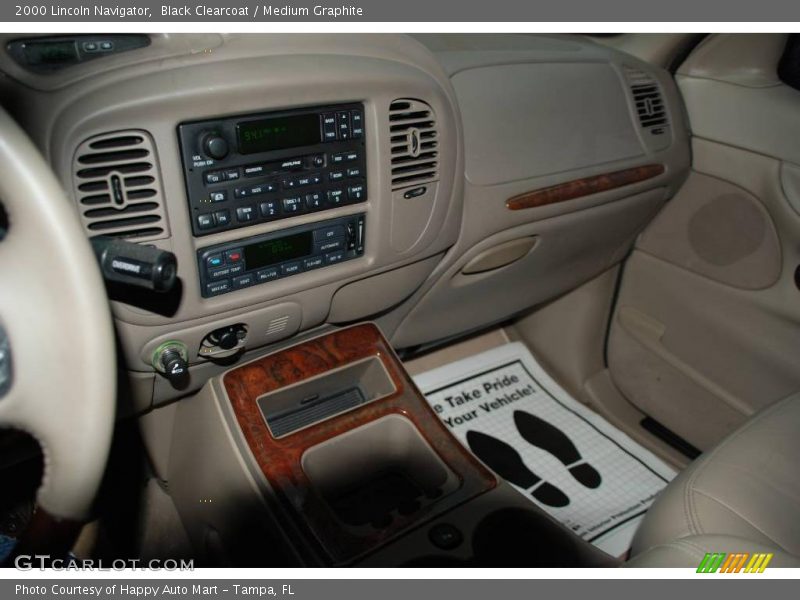 Black Clearcoat / Medium Graphite 2000 Lincoln Navigator