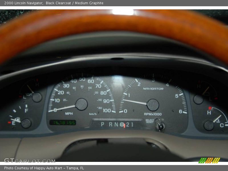 Black Clearcoat / Medium Graphite 2000 Lincoln Navigator