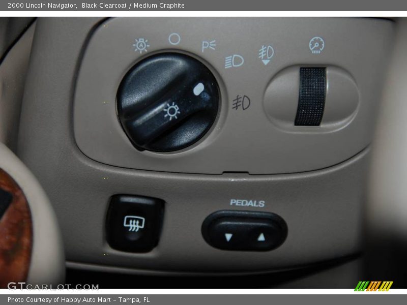 Black Clearcoat / Medium Graphite 2000 Lincoln Navigator