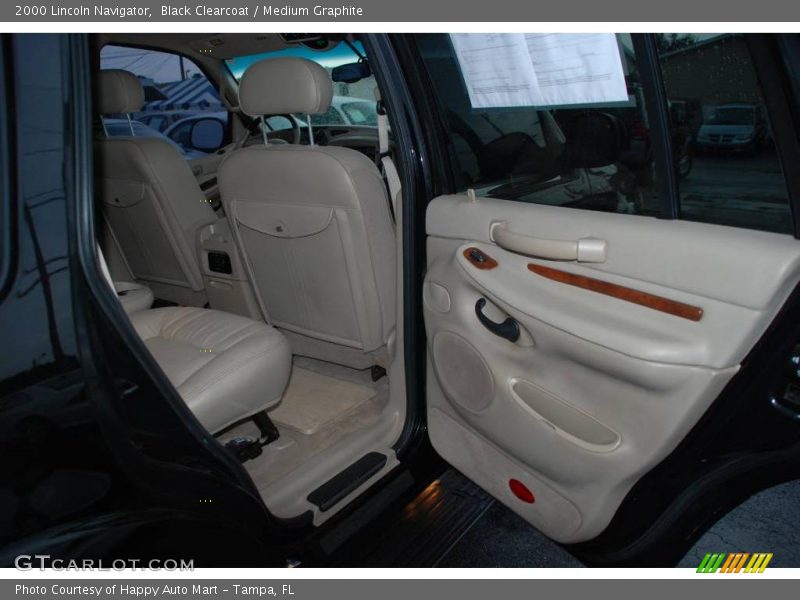 Black Clearcoat / Medium Graphite 2000 Lincoln Navigator