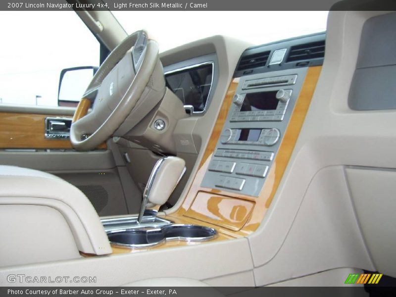 Light French Silk Metallic / Camel 2007 Lincoln Navigator Luxury 4x4