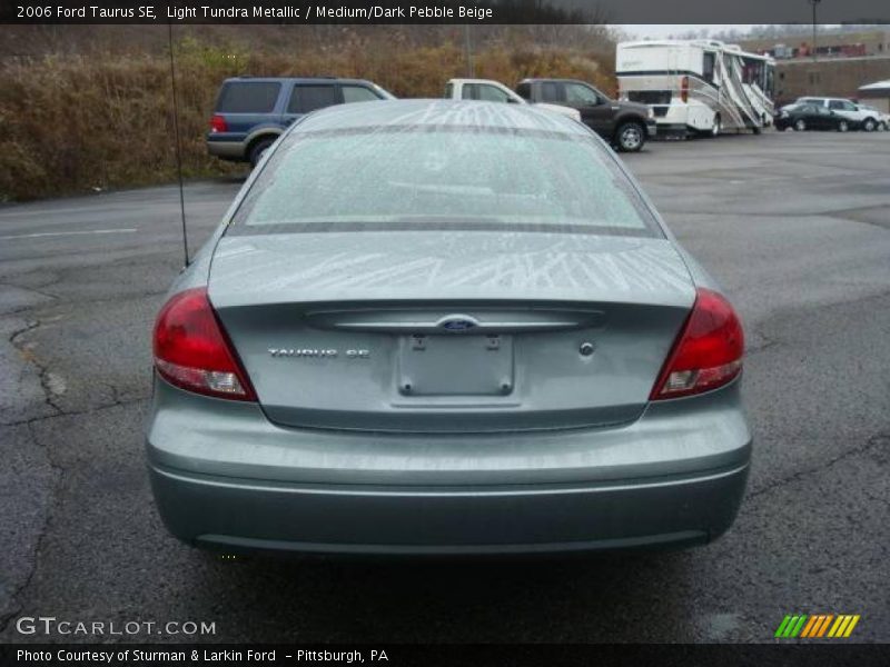 Light Tundra Metallic / Medium/Dark Pebble Beige 2006 Ford Taurus SE