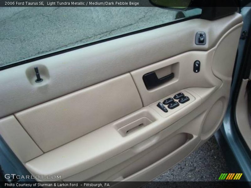 Light Tundra Metallic / Medium/Dark Pebble Beige 2006 Ford Taurus SE