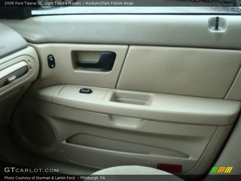 Light Tundra Metallic / Medium/Dark Pebble Beige 2006 Ford Taurus SE