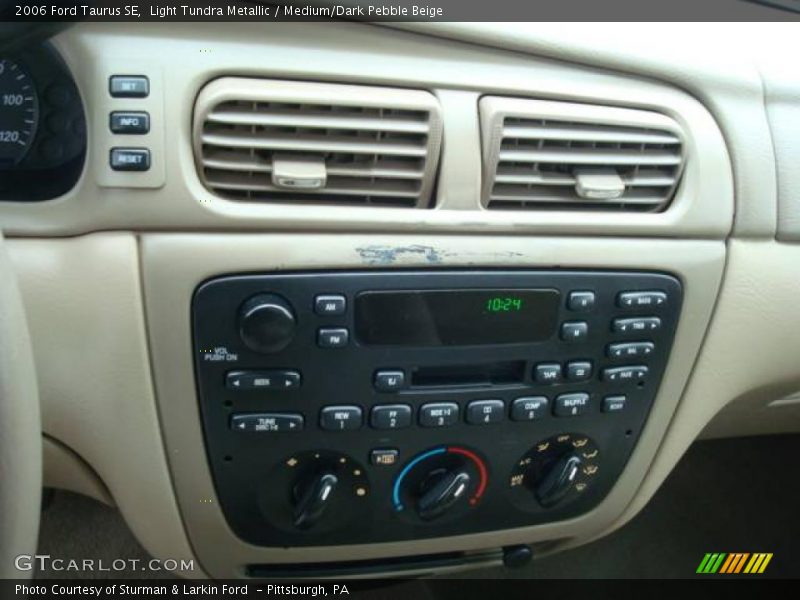Light Tundra Metallic / Medium/Dark Pebble Beige 2006 Ford Taurus SE