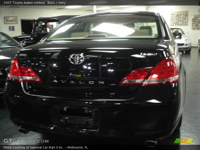 Black / Ivory 2007 Toyota Avalon Limited