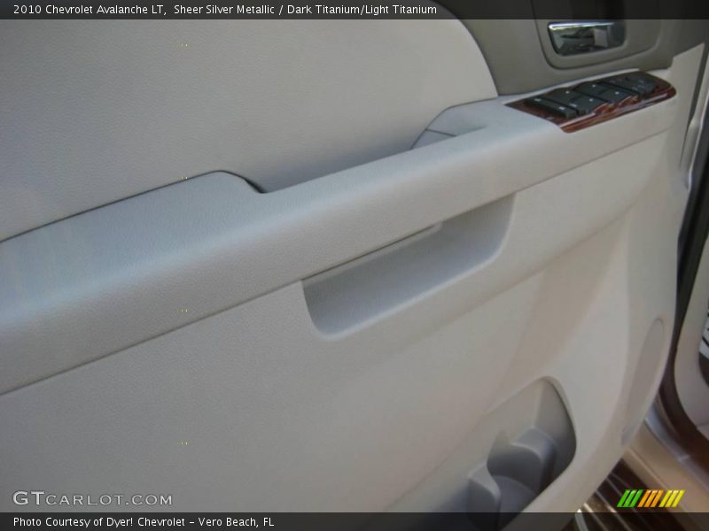 Sheer Silver Metallic / Dark Titanium/Light Titanium 2010 Chevrolet Avalanche LT