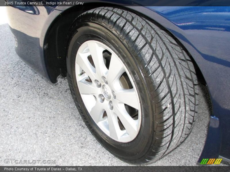 Indigo Ink Pearl / Gray 2005 Toyota Camry LE