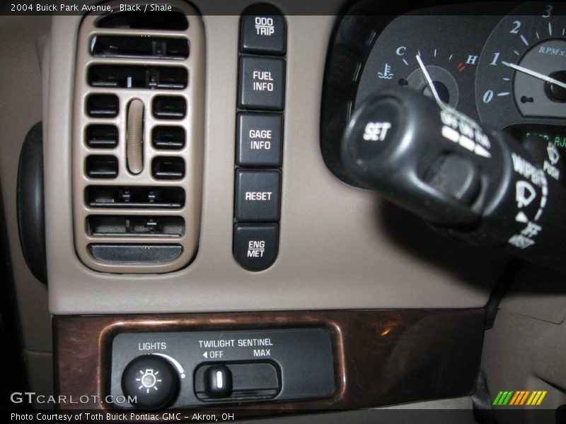 Black / Shale 2004 Buick Park Avenue