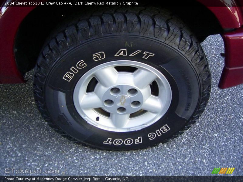 Dark Cherry Red Metallic / Graphite 2004 Chevrolet S10 LS Crew Cab 4x4