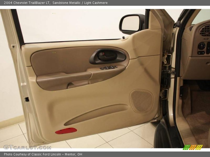 Sandstone Metallic / Light Cashmere 2004 Chevrolet TrailBlazer LT