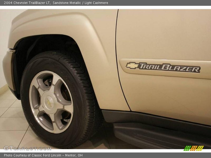 Sandstone Metallic / Light Cashmere 2004 Chevrolet TrailBlazer LT