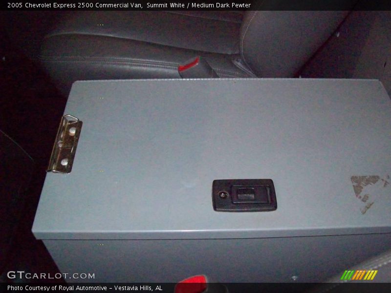 Summit White / Medium Dark Pewter 2005 Chevrolet Express 2500 Commercial Van