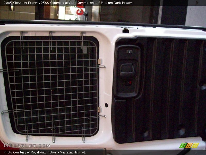 Summit White / Medium Dark Pewter 2005 Chevrolet Express 2500 Commercial Van