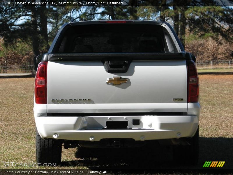 Summit White / Ebony/Light Cashmere 2008 Chevrolet Avalanche LTZ