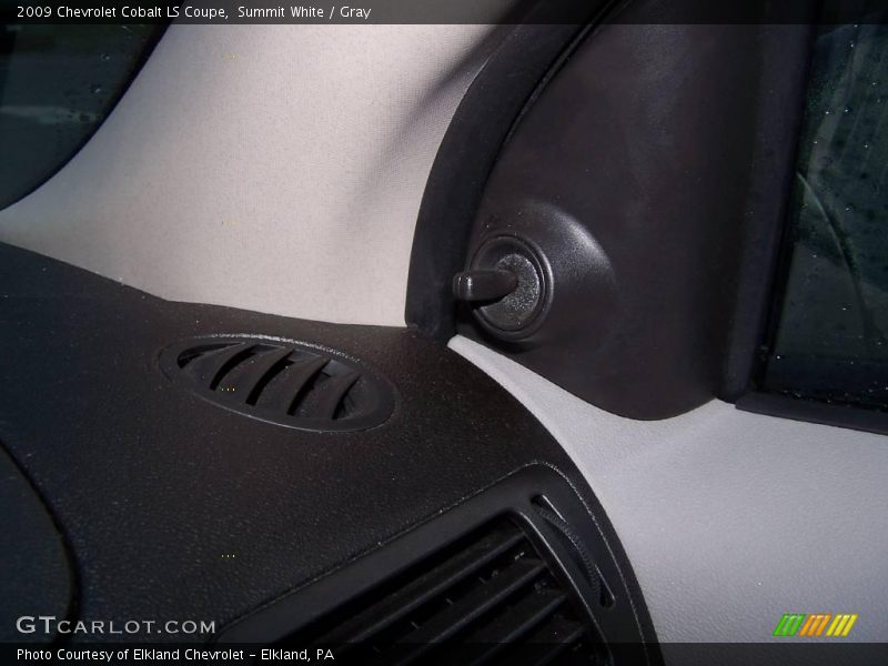 Summit White / Gray 2009 Chevrolet Cobalt LS Coupe