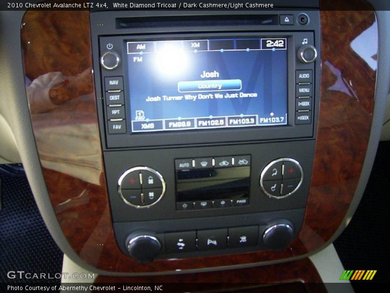 White Diamond Tricoat / Dark Cashmere/Light Cashmere 2010 Chevrolet Avalanche LTZ 4x4