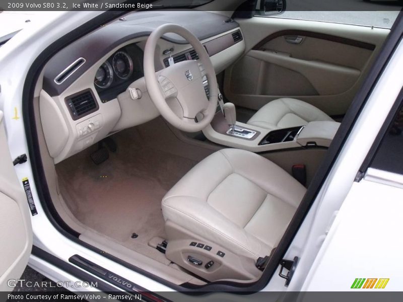 Ice White / Sandstone Beige 2009 Volvo S80 3.2