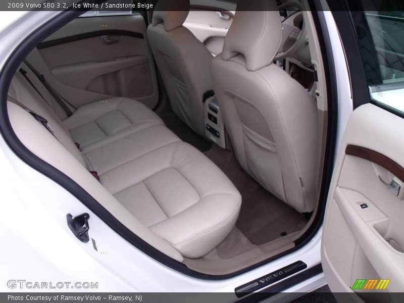 Ice White / Sandstone Beige 2009 Volvo S80 3.2