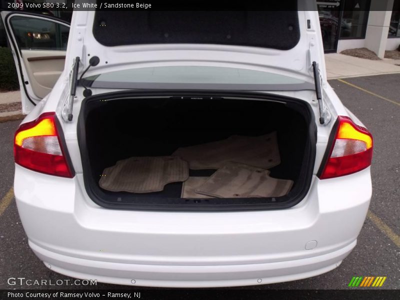 Ice White / Sandstone Beige 2009 Volvo S80 3.2