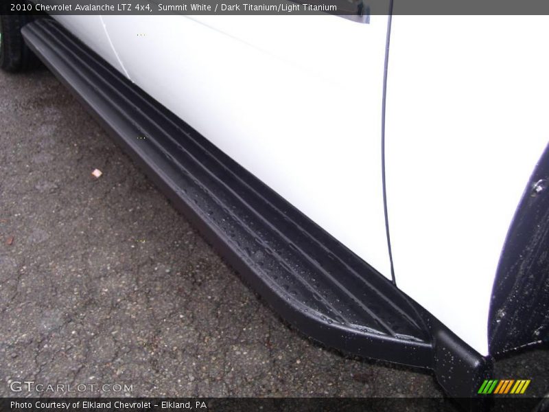 Summit White / Dark Titanium/Light Titanium 2010 Chevrolet Avalanche LTZ 4x4