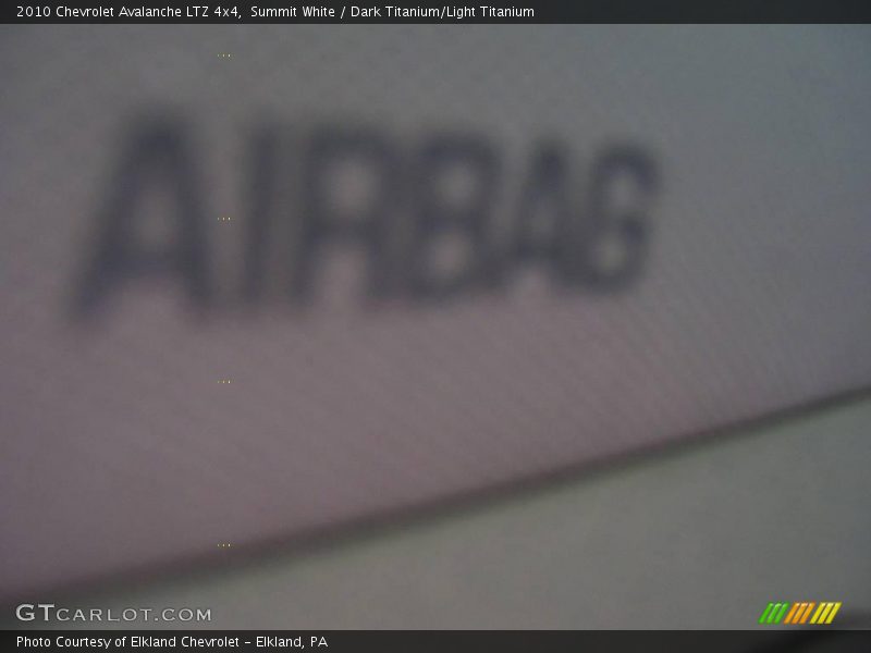 Summit White / Dark Titanium/Light Titanium 2010 Chevrolet Avalanche LTZ 4x4