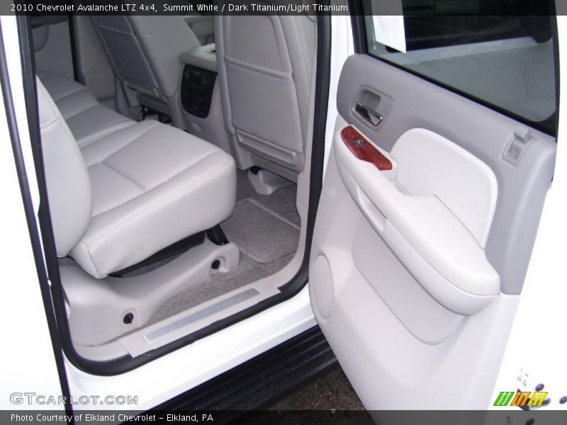 Summit White / Dark Titanium/Light Titanium 2010 Chevrolet Avalanche LTZ 4x4