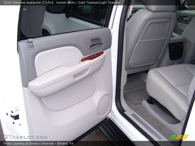Summit White / Dark Titanium/Light Titanium 2010 Chevrolet Avalanche LTZ 4x4