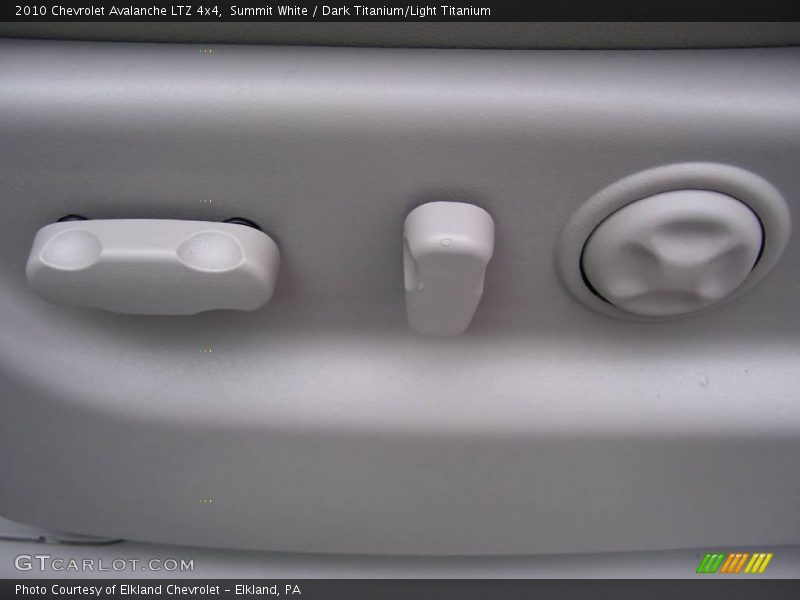 Summit White / Dark Titanium/Light Titanium 2010 Chevrolet Avalanche LTZ 4x4