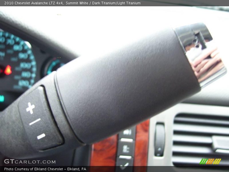 Summit White / Dark Titanium/Light Titanium 2010 Chevrolet Avalanche LTZ 4x4