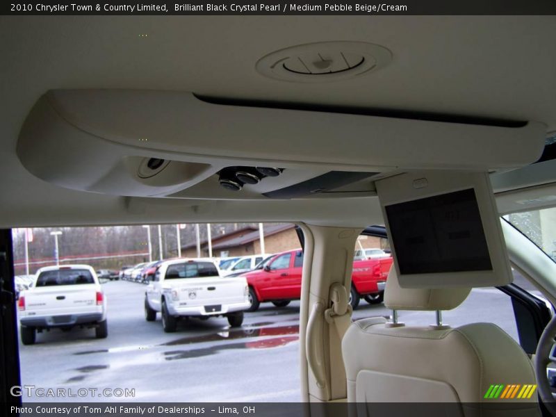 Brilliant Black Crystal Pearl / Medium Pebble Beige/Cream 2010 Chrysler Town & Country Limited