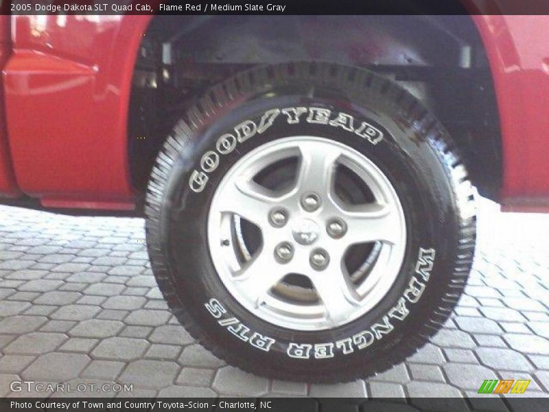 Flame Red / Medium Slate Gray 2005 Dodge Dakota SLT Quad Cab