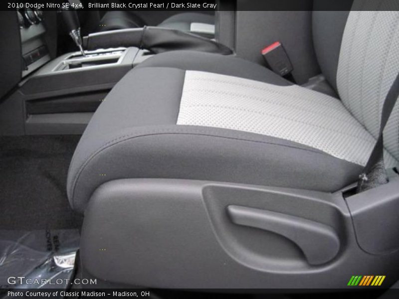 Brilliant Black Crystal Pearl / Dark Slate Gray 2010 Dodge Nitro SE 4x4