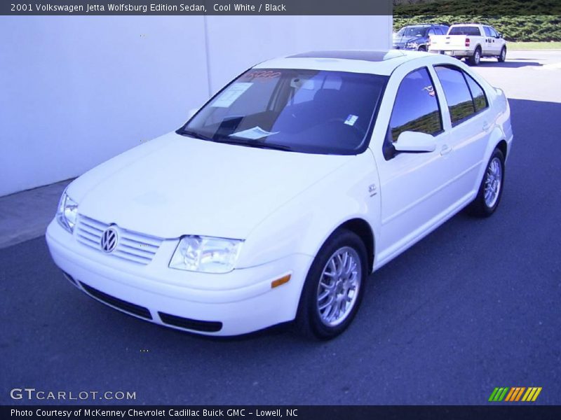 Cool White / Black 2001 Volkswagen Jetta Wolfsburg Edition Sedan