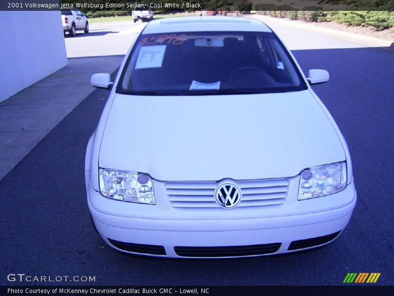 Cool White / Black 2001 Volkswagen Jetta Wolfsburg Edition Sedan