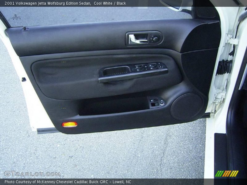 Cool White / Black 2001 Volkswagen Jetta Wolfsburg Edition Sedan