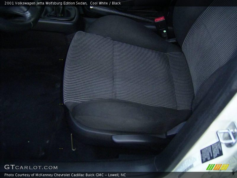 Cool White / Black 2001 Volkswagen Jetta Wolfsburg Edition Sedan