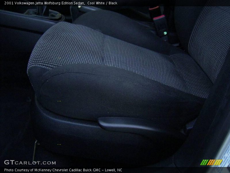 Cool White / Black 2001 Volkswagen Jetta Wolfsburg Edition Sedan