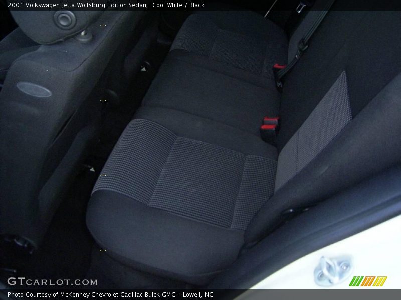 Cool White / Black 2001 Volkswagen Jetta Wolfsburg Edition Sedan